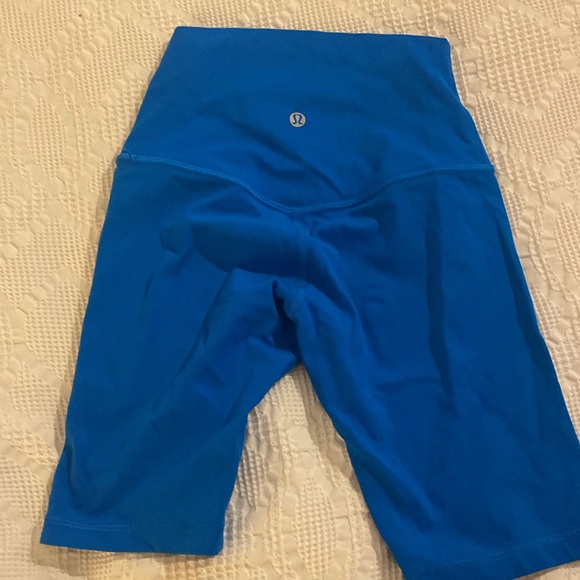 Blue lululemon bike shorts size 2 - Picture 2 of 2